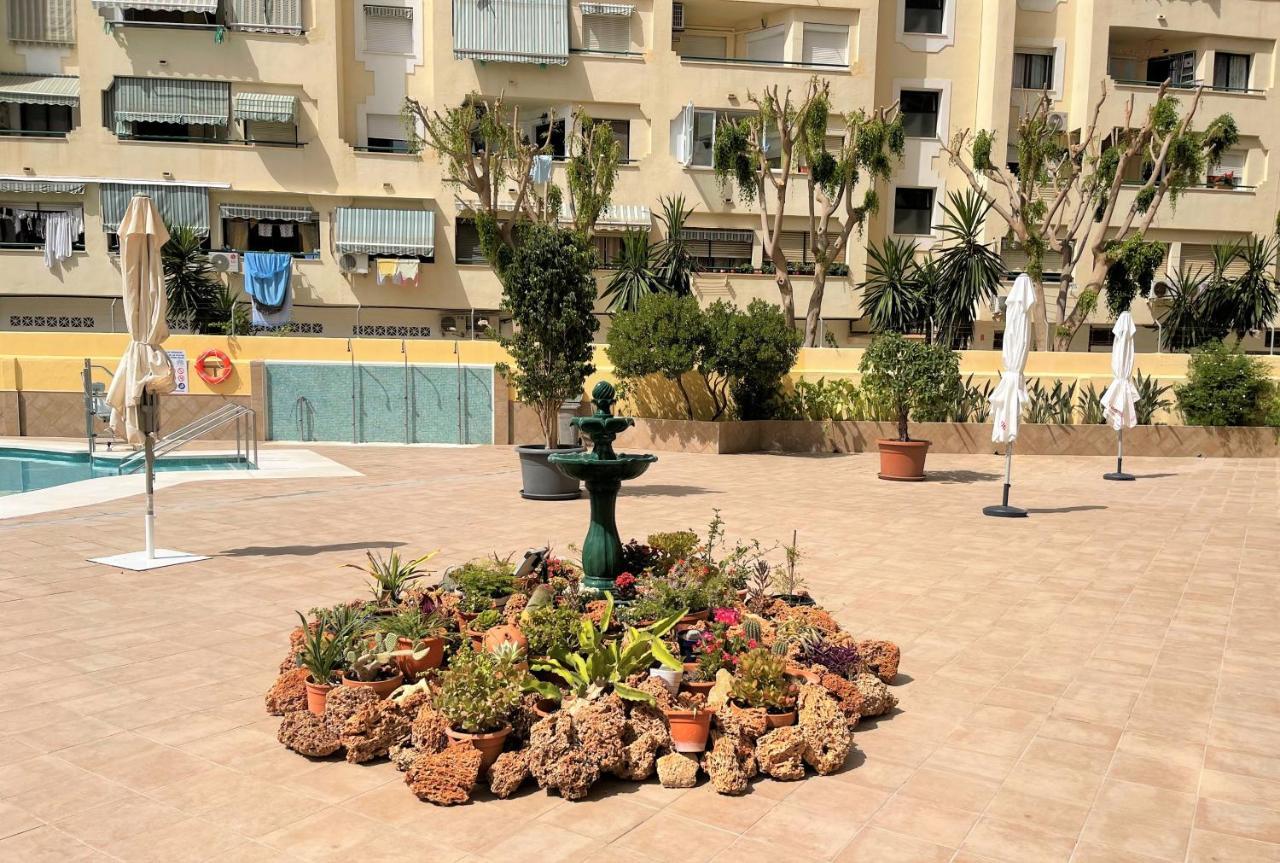 Ver93 - Redstudio Torremolinos Luaran gambar